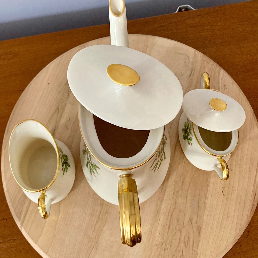 Lenox Holiday Coffee Pot Creamer & Sugar Bowl 3 Pc Set Holly Berry Gold Trim USA - Picture 4 of 16